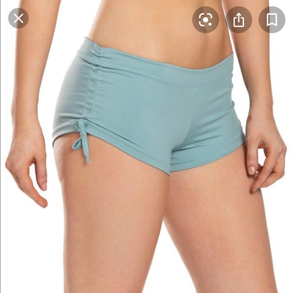Mika yoga shorts